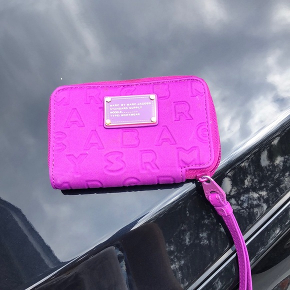 Marc Jacobs wallet - Picture 1 of 3